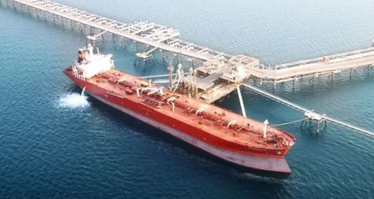 مستشار بالديوان الملكي السعودي يكشف أن مصدر الهجوم على ميناء رأس تنورة لم يكن اليمن إنما..!: أخبار