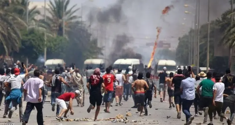 الأمن التونسي يطوق البرلمان واحتجاجات واسعة تطالب بإسقاط الحكومة وحركة النهضة: أخبار