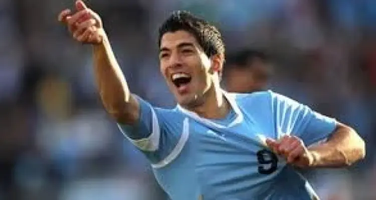 لويس سواريز.. أول لاعب غير أوروبي يحرز لقب أفضل لاعب في البريميرليغ: أخبار