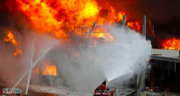 بالفيديو|| حريق هائل في ميناء سعيد في دبي والأسباب غير معلومة بعد: أخبار