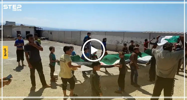 " الجيش التركي خاين " مظاهرة في مخيمات النزوح على الحدود السورية - التركية: أخبار