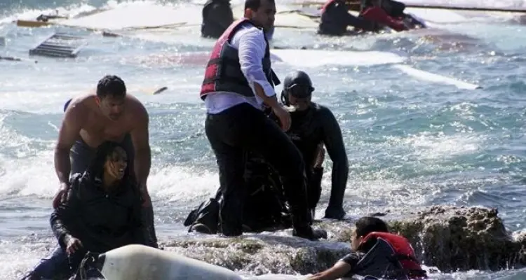 غرق قارب يقل 45 لاجئاً سورياً كانوا في طريقهم إلى إيطاليا.. إليك التفاصيل: أخبار