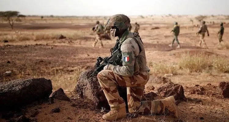 حكومة مالي تتهم فرنسا بتدريب جماعات مرتبطة بـ "القاعدة" في البلاد: أخبار