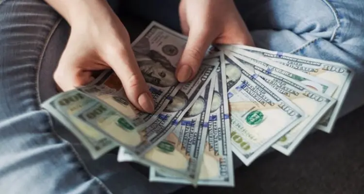 سعر الصرف يحلّق من جديد ويسجّل رقماً قياسياً.. الدولار في لبنان يلامس العشرين ألفاً: أخبار