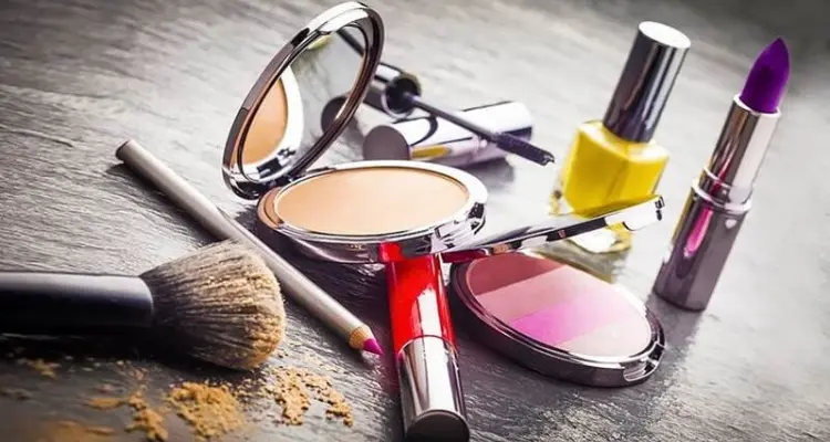 تعرفي سيدتي على افضل ماركات المكياج العالمية.. 5 ماركات أنصحك بتجربتها: أخبار