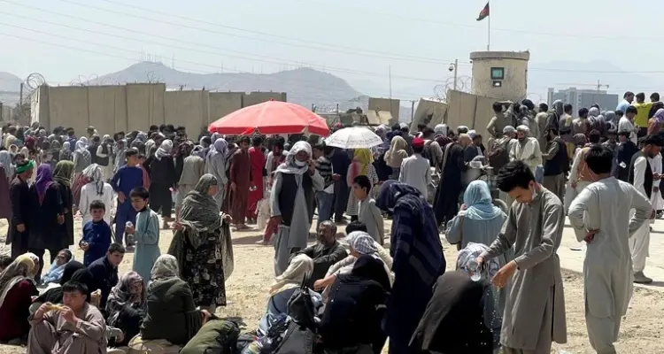 مقاطع توثّق الوضع الكارثي في مطار كابل.. أفواج تتدافع للخروج وغير قادة على ذلك: أخبار