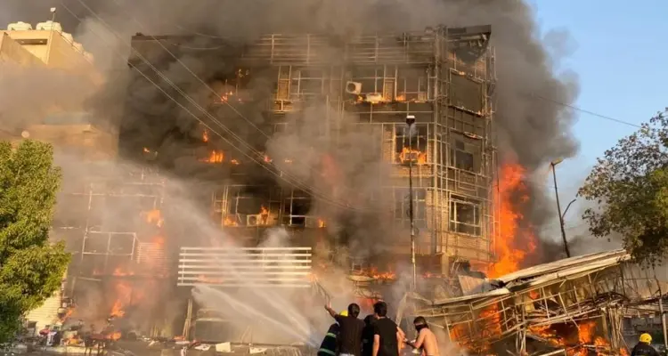 بالفيديو|| شارع فلسطين في بغداد يشتعل والسُلطات العراقية تهرع لإنقاذ الموقف: أخبار