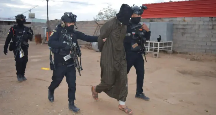 شاهد|| خلال عمليةٍ استخباراتية.. جهاز مكافحة الإرهاب يُلقي القبض على "إرهابيَين" أحدهما بحي الخضراء ببغداد والآخر بالأنبار: أخبار