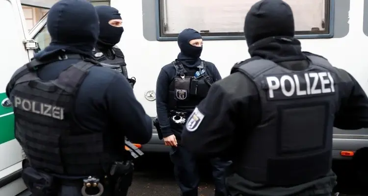 القبض على سوري مشتبه به في التخطيط لمهاجمة كنيس يهودي تزامناً مع "يوم الغفران".. ومصادر تكشف التفاصيل: أخبار