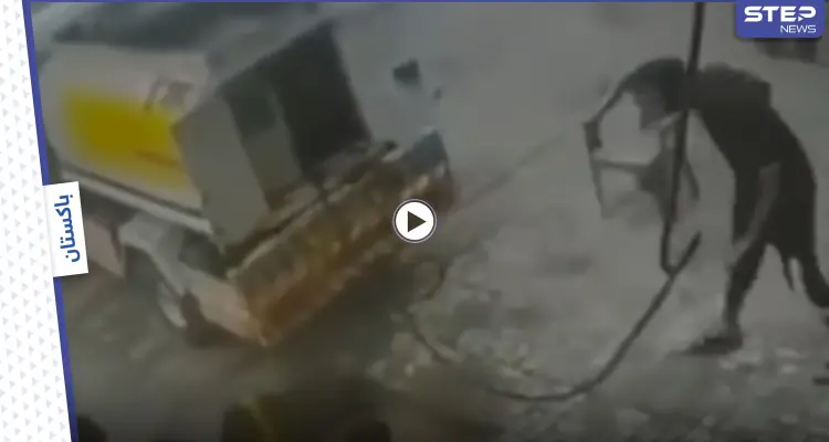 بالفيديو|| لحظات تحبس الأنفاس.. الأرض تنشق وتبتلع رجلاً تلو الآخر في إسلام آباد: أخبار