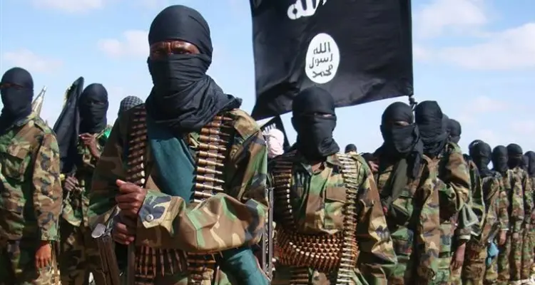 داعش يُقاتل بشراسة ضدَّ قسد، والتحالف يقصف تجمعات النازحين ويتسبب باحتراق 17 خيمة!!: أخبار