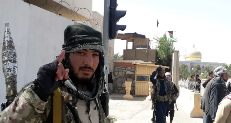 طالبان تقترب من كابل.. الحركة تسيطر على عاصمة ولاية فارياب وقاعدة خضر العسكرية: أخبار