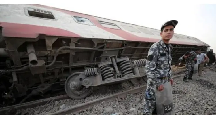 بعد إعلان الصحة المصرية عن أعداد ضحايا قطار طوخ.. رئيس هيئة سكك الحديد يقدم استقالته: أخبار