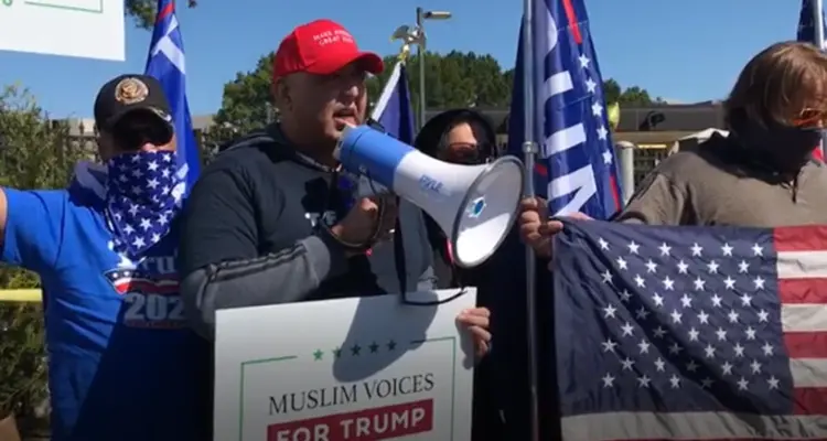 بالفيديو|| مسلم يقرأ الفاتحة على نية شفاء دونالد ترامب.. طالبًا من المسلمين الدعاء: أخبار