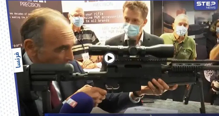 بالفيديو|| المرشح المثير للجدل لـ رئاسة فرنسا يوجه سلاحاً نحو الصحفيين في قاعة مكتظة بالحضور: أخبار