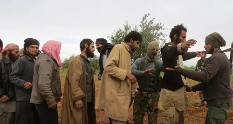 خاص || التحالف يُسلّم معتقلين من داعش وفقًا للاتفاق، والأخير يُهرّب العشرات من مقاتليه نحو الأنبار: أخبار