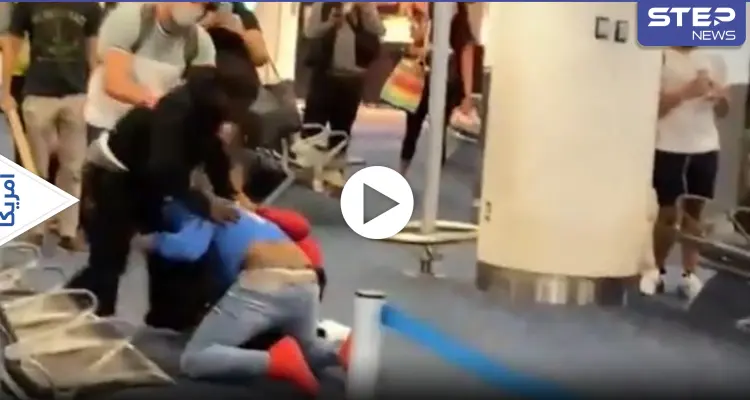بالفيديو|| ضرب وتبادل للكمات بين مسافرين نتيجة خلاف على المقاعد في أحد المطارات الأمريكية: أخبار