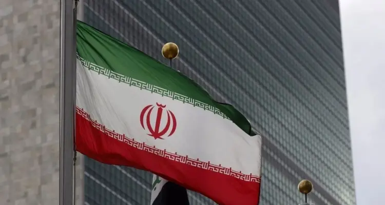 ظريف يلتقي كبير مفاوضي ميليشيا الحوثي في مسقط.. ويكشف عن الحل الوحيد لإنهاء الأزمة اليمنية: أخبار