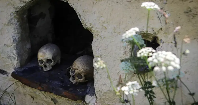 اكتشاف سلسلة قبور غريبة في إسبانيا "أرّقت" العلماء.. فيديو: أخبار