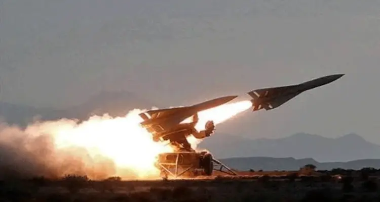 صاروخي باليستي يسقط على منزل شيخ قبلي ويوقع مجزرة قرب مأرب: أخبار