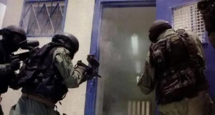 السجون الإسرائيلية تشتعل... أسرى يضرمون النار بسجن "مجدو" وقيادة سجن "النقب" تستدعي الجيش للتدخل: أخبار