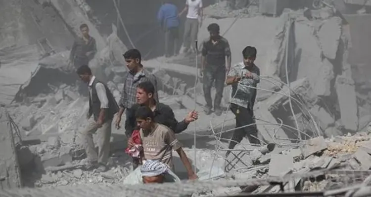 مجزرة للتحالف بحق مدنيي دير الزور، وفرار 10 آلاف منهم: أخبار