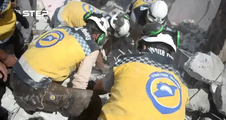 اللحظات الأولى للمجزرة التي وقعت في قرية معرشورين بعد قصف الطيران السوري بريف إدلب: أخبار