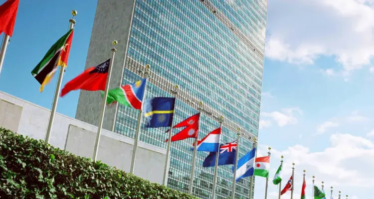 رجل مسلح يطلق النار على مبنى الأمم المتحدة والشرطة تفرض طوقاً أمنياً وتغلق الشوارع: أخبار