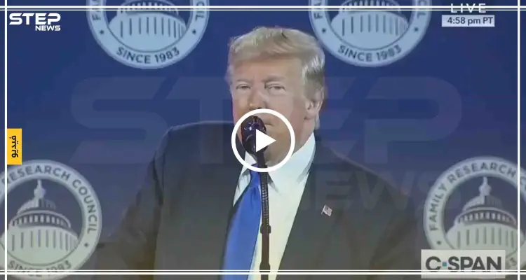 ترامب يقلّد ملكًا عربيًا بمنتهى السخرية ويثير ضحك أنصاره (فيديو): أخبار