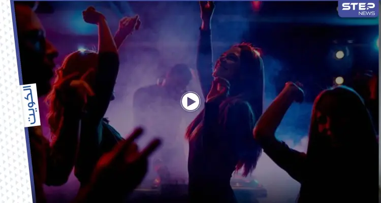 بالفيديو|| فتاة تحتسي مشروباً أشبه بالدم وتضع أسنان "شيطانية" في حفل صاخب وآداب الكويت تلاحقها: أخبار