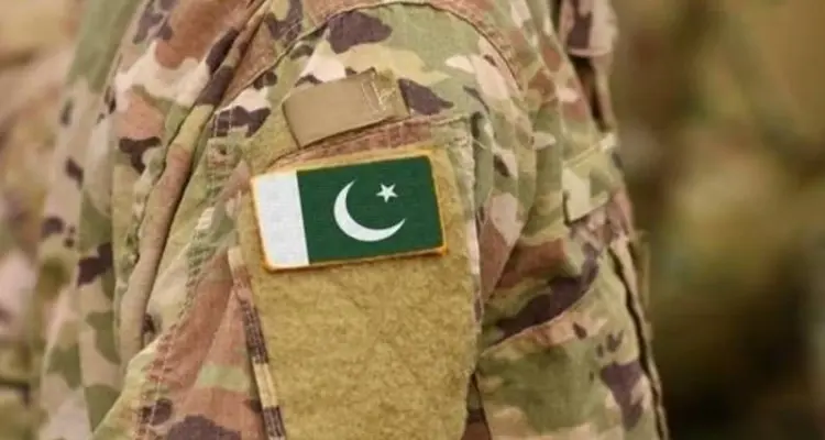 الأفغان يتّجهون للحدود.. الجيش الباكستاني يقتل ويصيب عدداً منهم ويحبط عملية تسلل: أخبار