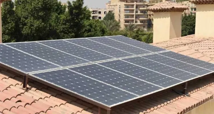 ألواح ومحطات طاقة شمسية منزلية  فوق أسطح ال في مصر