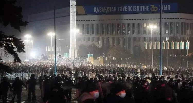 مظاهرات في نور سلطان وألماتا تجبر رئيس كازاخستان على إقالة الحكومة وفرض الطوارئ خلال يوم واحد: أخبار