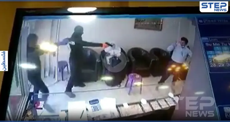 بالفيديو|| عصابة تقتحم محل ذهب وتسرق 8 كيلو ومبلغ مالي ضخم بطريقة "هوليوودية" بوضح النهار: أخبار