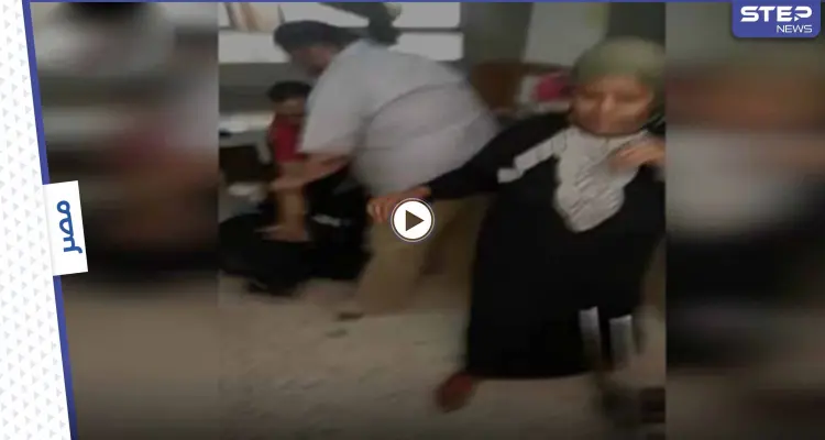 بالفيديو|| مشاجرة دامية بين طالبتي ثانوية بمدرسة مصرية وإصابة مدرّس: أخبار