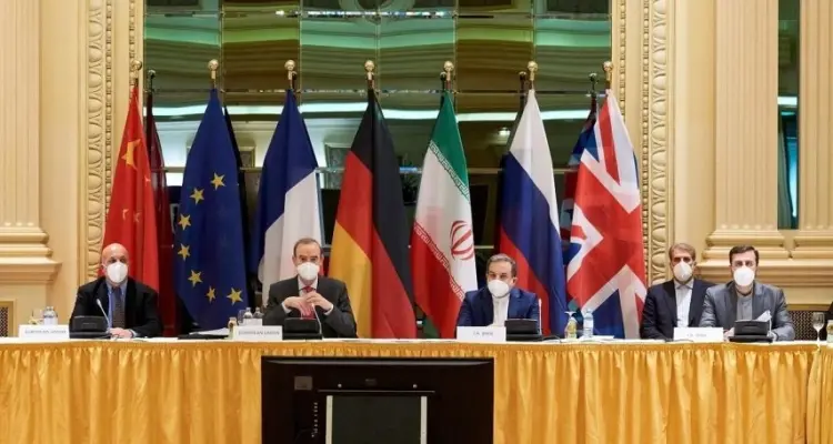 تقارير إيرانية تضع سقفاً محتملاً لرفع العقوبات الأمريكية عن طهران وتتهم واشنطن بالتدبير لخطةٍ قانونيةٍ تطيل أملها: أخبار