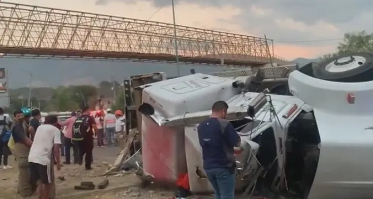 مصرع 53 مهاجراً بانقلاب شاحنة كانت تقلهم جنوب المكسيك: أخبار