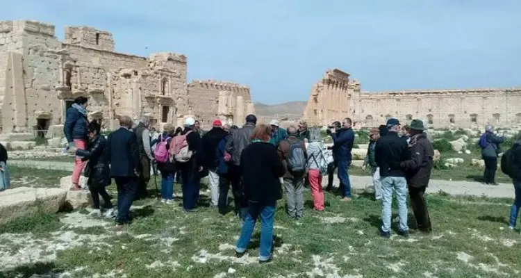 وفد سياحي أجنبي يصل مدينة تدمر بعد سنوات من الانقطاع: أخبار