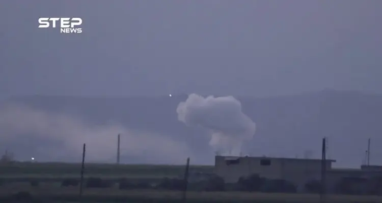 تصاعد أعمدة الدخان جراء قصف نظام الأسد على قرى جبل شحشبو المحاذية لنقطة المراقبة التركية غربي حماة: أخبار