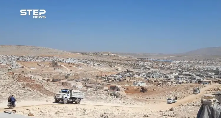 ببعض البطانيات والعوازل والخيام المهترئة تعيش عشرات العوائل في دير حسان بريف إدلب: أخبار