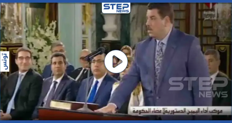 بالفيديو|| أول وزير عربي يضع يده على الطاولة بدلًا من المصحف أثناء أداء اليمين الدستوري: أخبار