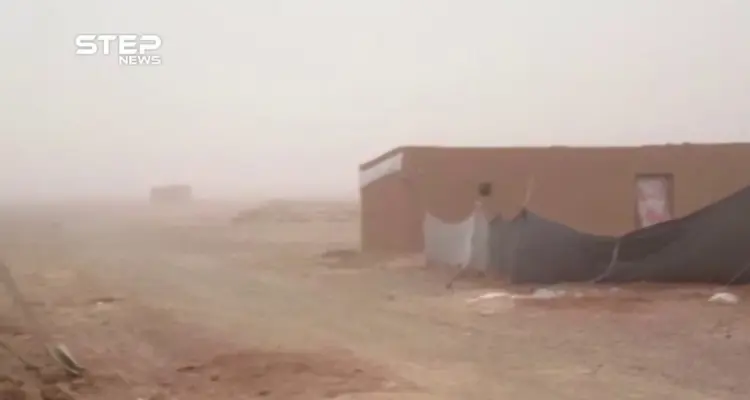 عاصفة رملية تجتاح مخيم الركبان سببت حالات اختناق وتطاير الخيام: أخبار