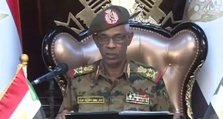الجيش السوداني يعلن عن إسقاط البشير واستلام السلطة والمعارضة تعتبر الأمر انقلاباً عسكرياً: أخبار