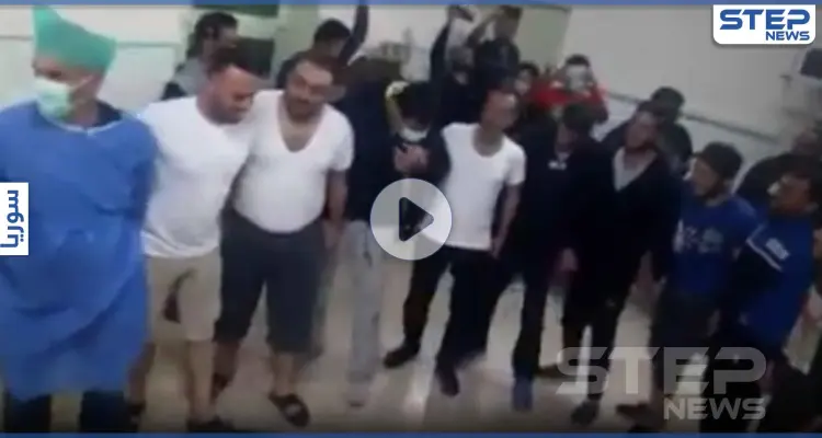 بالفيديو|| حفل توزيع كورونا بأحد مشافي درعا.. وطبيب المشفى "ماسك الأول على الدبكة"!: أخبار