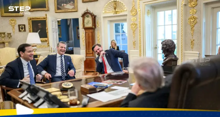 ساعة ذهبية على مكتب ترامب تثير الجدل.. ما قصتها؟