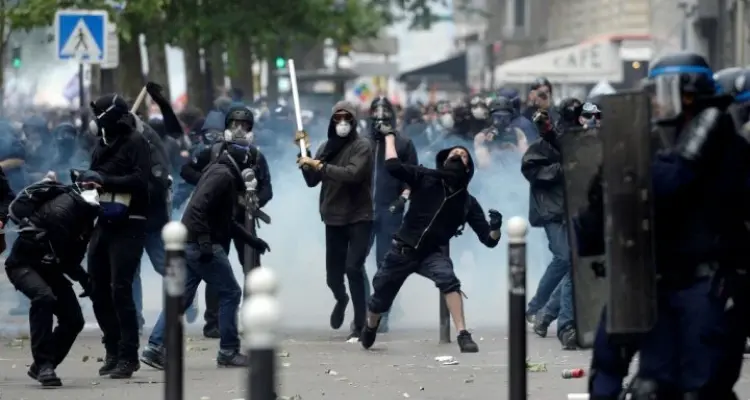 مظاهرات ضد "التصريح الصحي" في دول أوروبية واشتباكات مع الشرطة في باريس (فيديو): أخبار