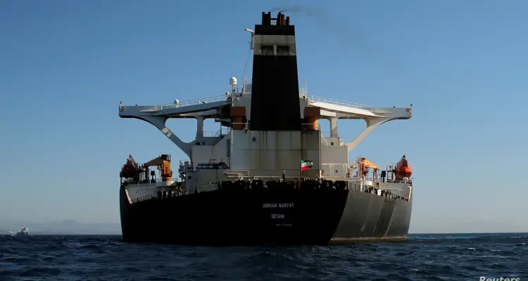 هجوم يستهدف ناقلة نفط قبالة سواحل سوريا ووزارة النفط تعلّق: أخبار