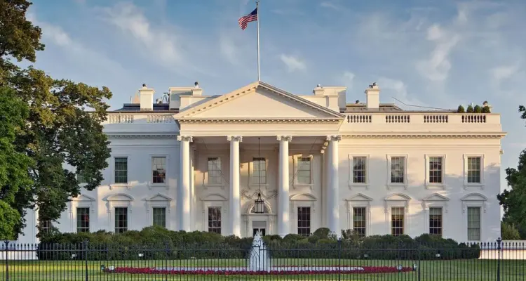 البيت الأبيض يتحدث عن موعد الانسحاب العسكري من أفغانستان ويعد الأفغان المتعاونين بمكافئة قبل اتمام الانسحاب: أخبار