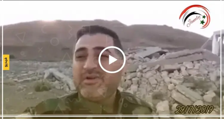 شاهد بالفيديو .. بعد اعتقاله وتعذيبه إعلامي الأسد "رئيف سلامة" على جبهات حماة: أخبار