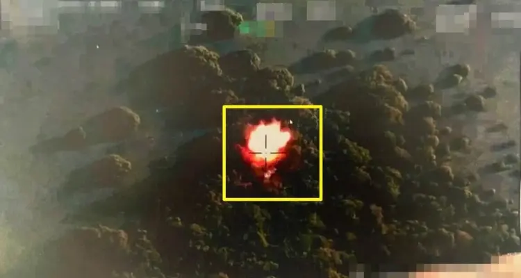 شاهد|| التحالف يدمر زورقاً مفخخاً بجزيرة كمران.. ويتحدث عن تهديد: أخبار